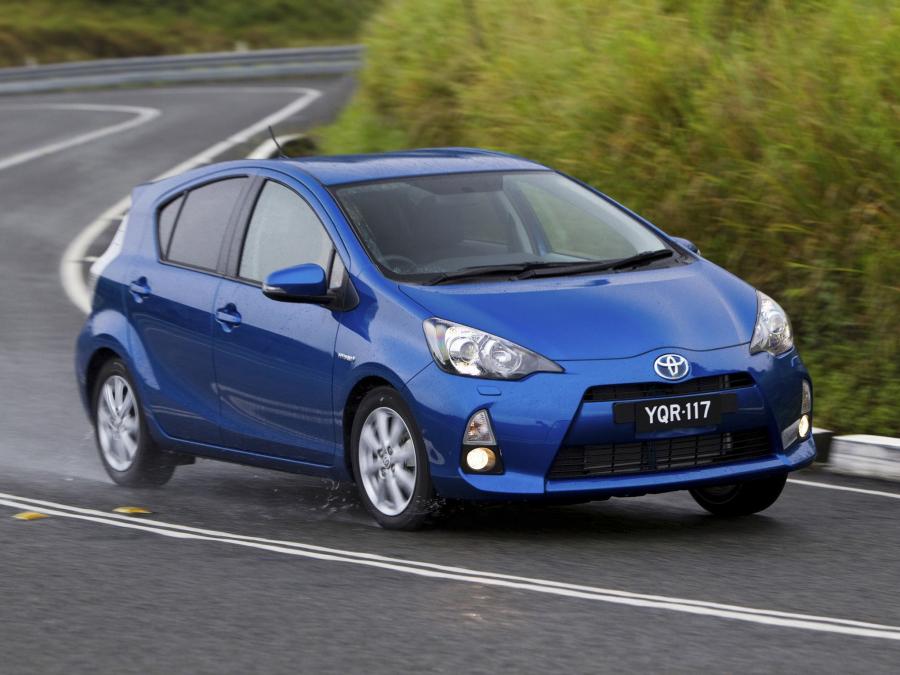  Toyota Prius c 2012 года  (AU) (фото 13 из 19)